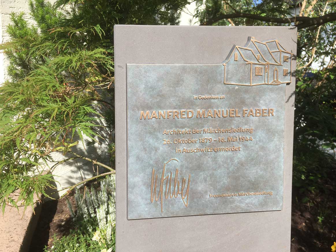Der Gedenkstein für Manfred Faber in der Märchensiedlung Köln